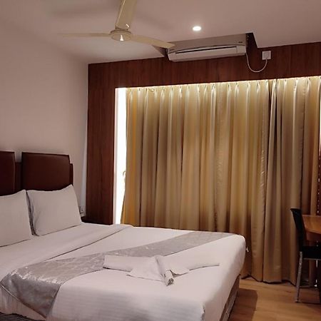 Staymaker Hotel Mohan Palace Baharampur Zewnętrze zdjęcie