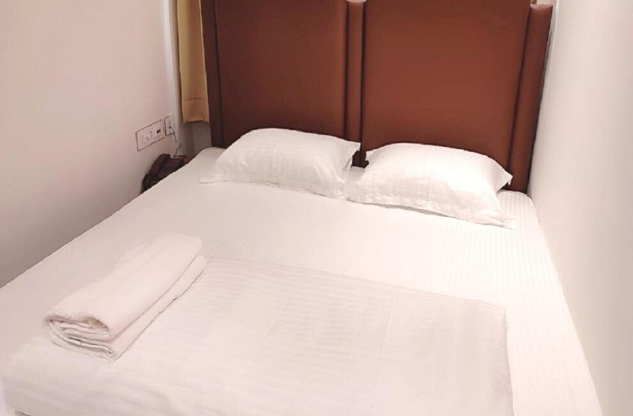 Staymaker Hotel Mohan Palace Baharampur Zewnętrze zdjęcie
