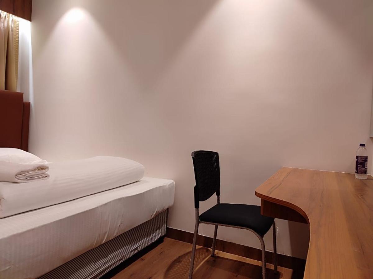 Staymaker Hotel Mohan Palace Baharampur Zewnętrze zdjęcie