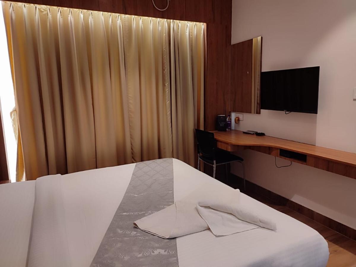 Staymaker Hotel Mohan Palace Baharampur Zewnętrze zdjęcie