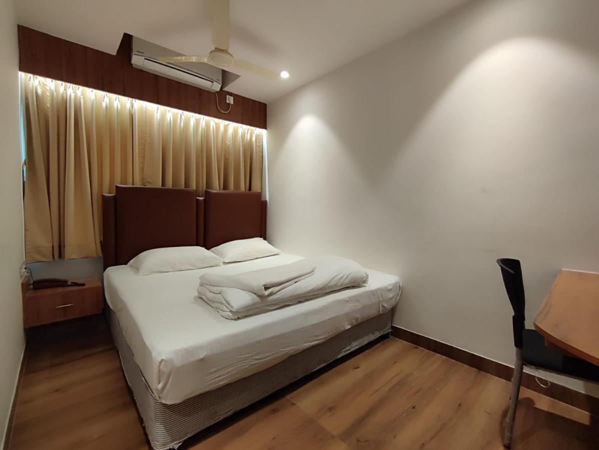 Staymaker Hotel Mohan Palace Baharampur Zewnętrze zdjęcie